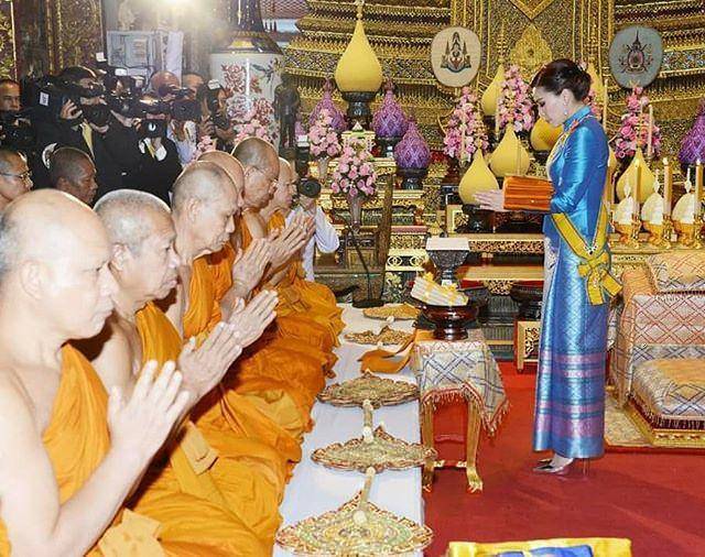 苏提达|苏提达没生过娃还强行秀母爱？抱起小女孩只能尬笑，诗妮娜赢一局