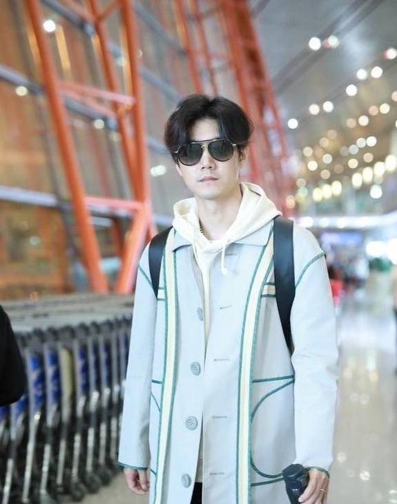 少年感是什么颜色 ff217fbfeed34a2e9ab804f97ffe5c0f.jpeg