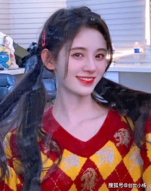 鞠婧祎在商场被偶遇,关掉十级滤镜拍到"生图",身材太