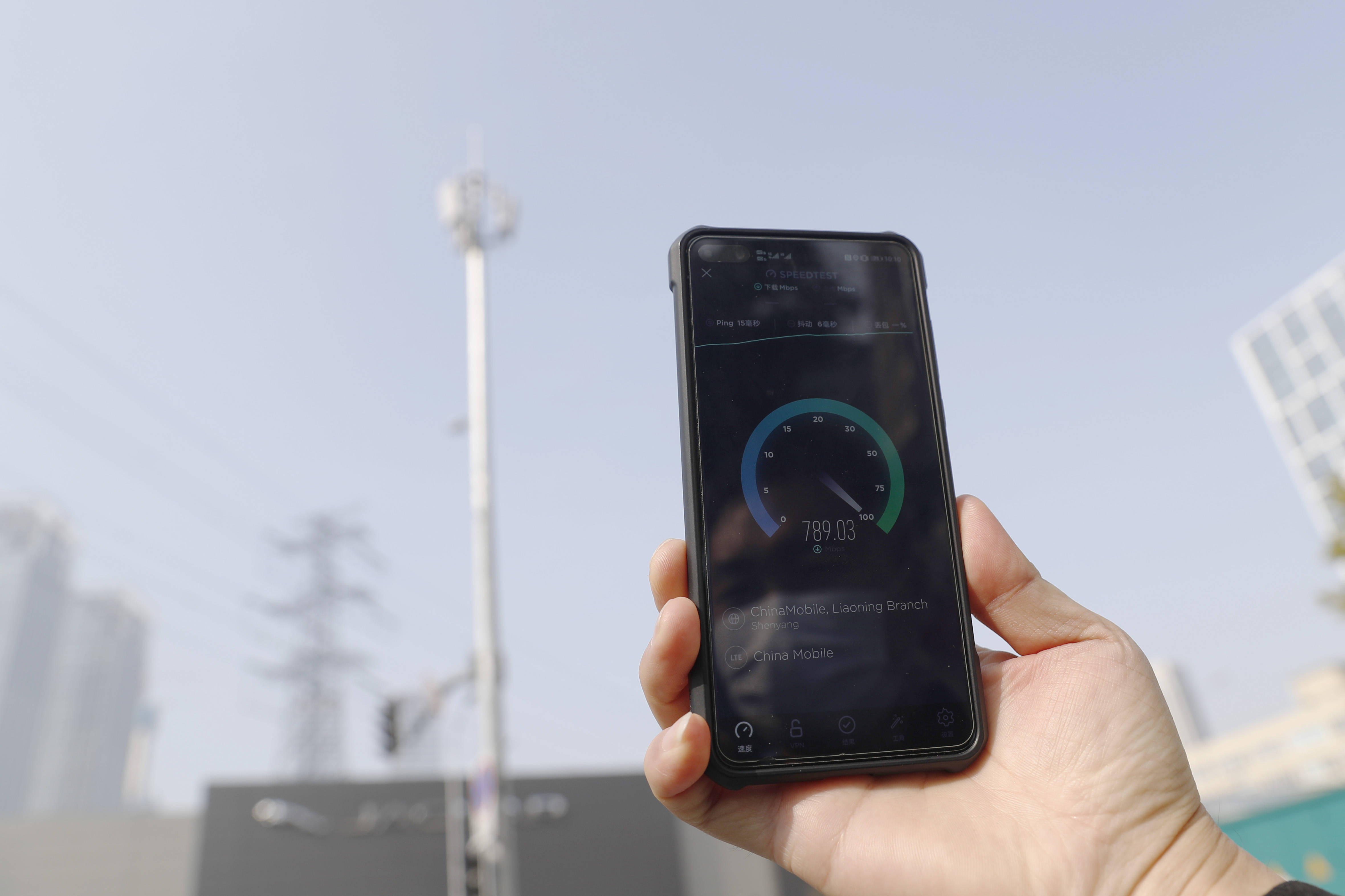 运行|中国移动5G多杆合一基站矗立大连街头