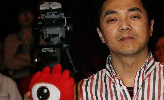 进入娱乐圈以来,英宁在表演,导演,剧本创作等多领域发挥着自己的才能