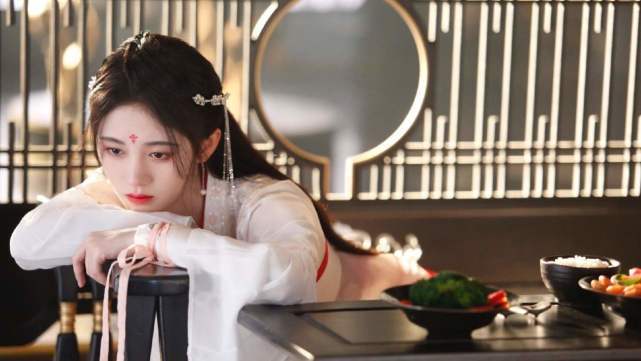 眼睫毛|鞠婧祎《如意芳霏》造型妆容像网红，眼睫毛缺陷太多被吐槽没钱请化妆师