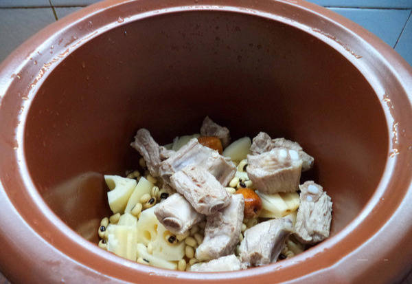 排骨汤的做法莲藕排骨汤 64833c068e8942ba9736854415fe2c62.jpeg