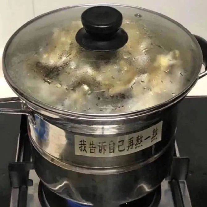 和老师抢屏幕、网课开视频洗澡……留学生的“