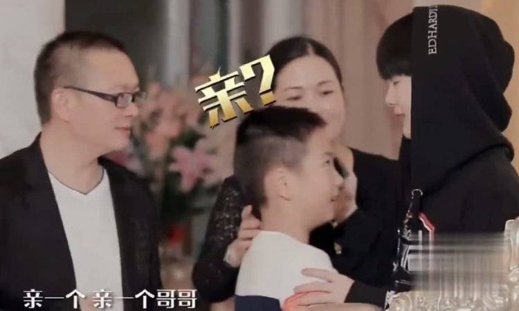 娱乐圈只认钱不认亲的明星爹妈，坑起娃来不要