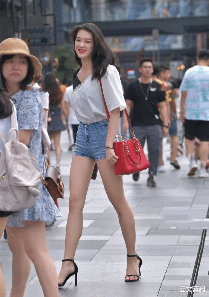 港风衣服搭配图片女_复古头像女港风红衣服