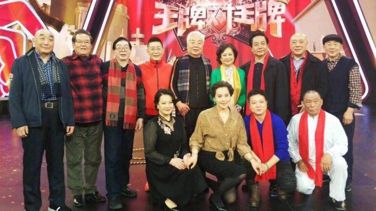 剧组演员再次相聚,戳破了娱乐圈一直以来的谎言,原来只是客套话