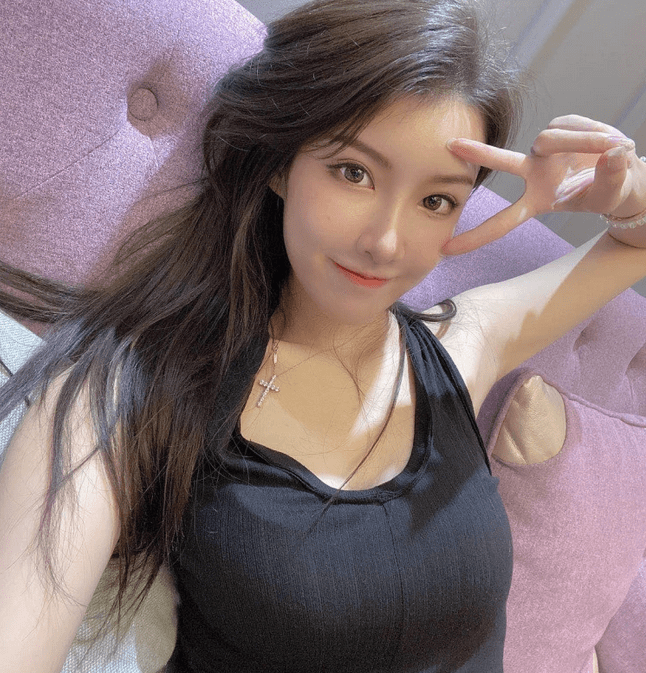 亚洲第一控卫郭艾伦,前女友晒新照,身材高挑面容甜美