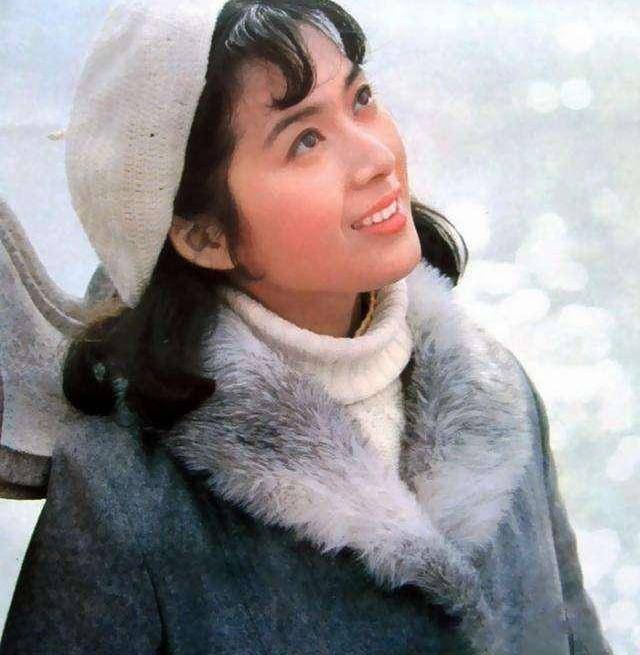 她是80年代最美的女演员,巅峰时退圈成谜,如今67岁仍然气质超群
