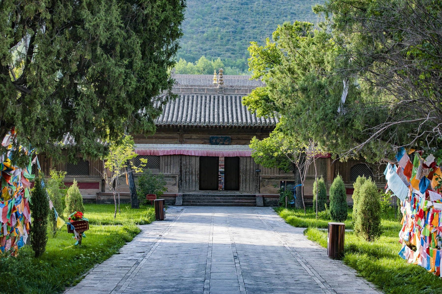 青海|藏在青海的这座古寺，明朝7位皇帝为它下达敕谕，足以媲美故宫