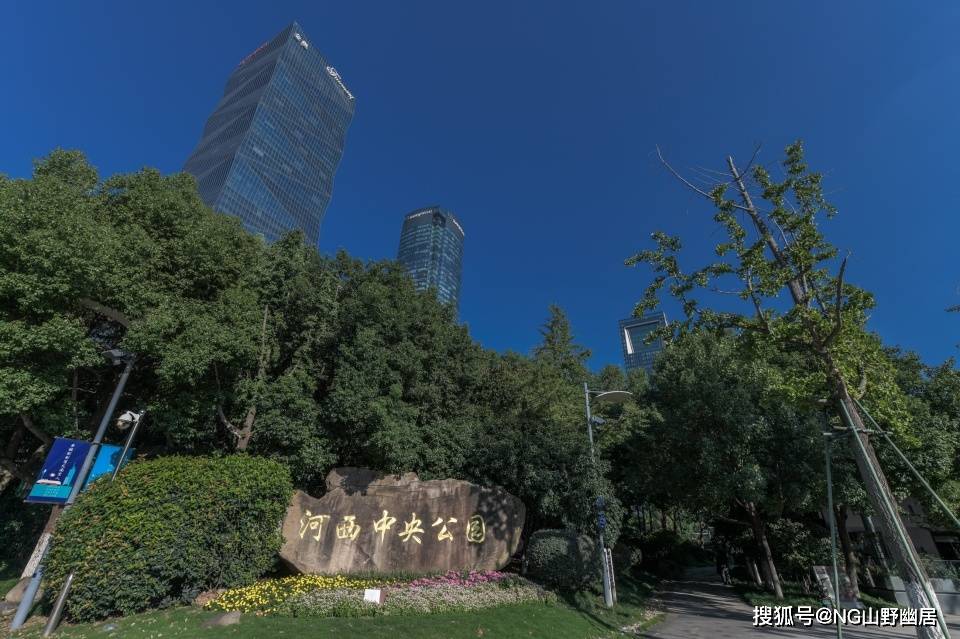 南京河西视角极佳的酒店：下榻高楼层客房，可实现眼观四方_商务区