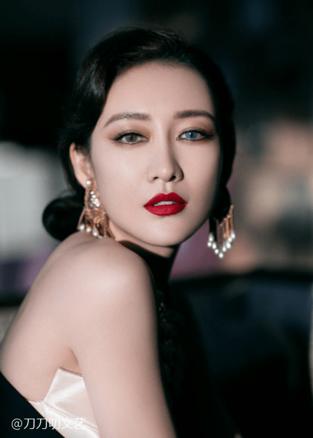晚会照妖镜:黄晓明暴瘦 姚晨腰粗,王鸥美瞳忒诡异