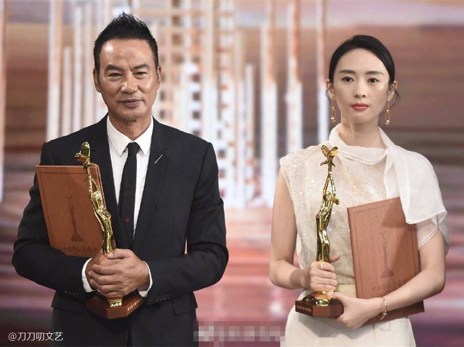 任达华15岁女儿长腿逆天,美貌不输明星