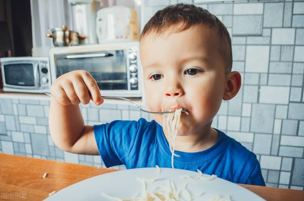 宝宝几个月可以练习自主吃饭 2d3a0b13b23344178667932af8f86151.jpeg