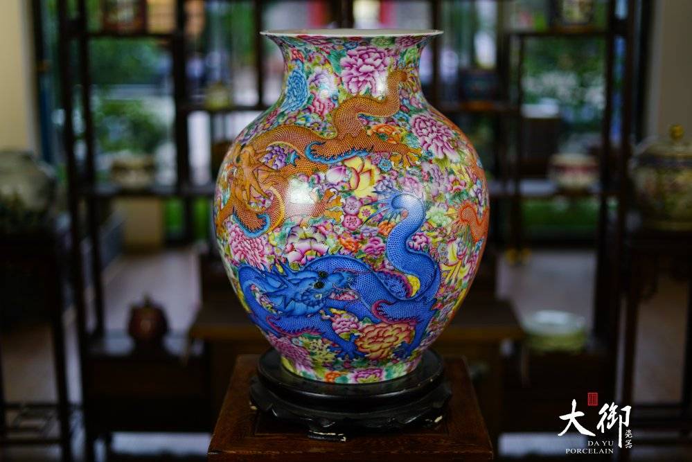 大御瓷器涂铭:珐琅彩上跳跃的艺术