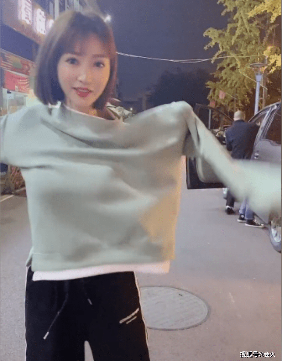 身材|40岁柳岩竟然当街换衣？身材太好不敢看！大胆承认整容打针不避讳