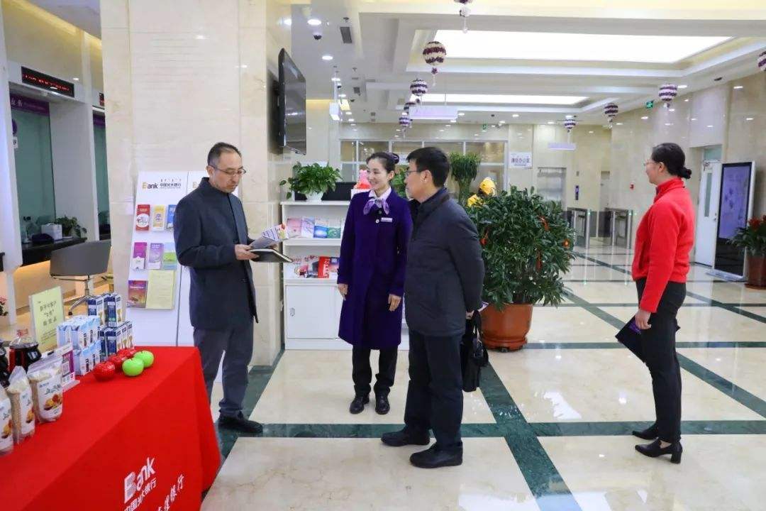 几万人口批一家银行_中国人口近几年曲线图