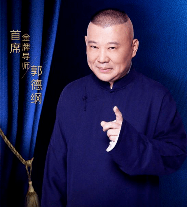 赵本山和《乡爱》美女演员挨个合影,满头白发却笑得满脸通红