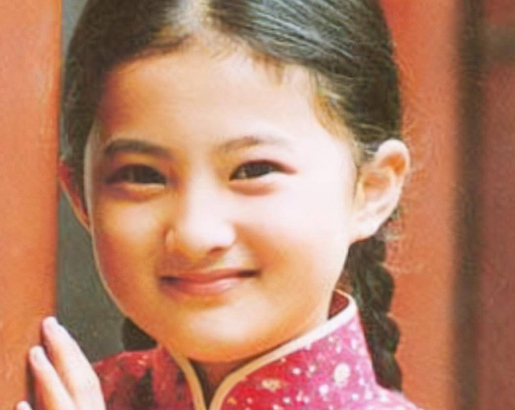 "小婉君"金铭9岁爆红,撒贝宁曾发誓娶她,40岁未结婚成