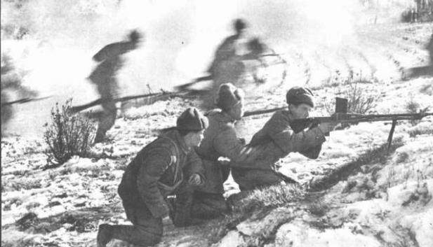 志愿军炮兵班长，舍命开炮当场牺牲，美军阵地