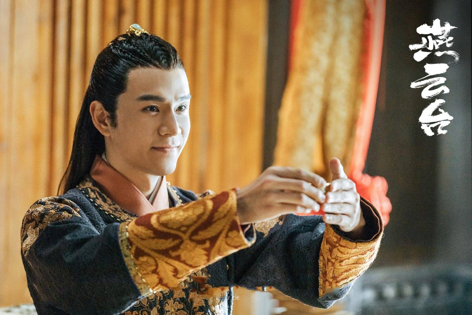 这部剧说的是辽国铁血太后萧绰与韩德让的故事,剧中这两个主角并非是