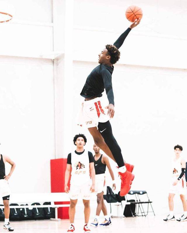 布朗尼詹姆斯全排名_比安卡迪:布朗尼投篮能力超同龄詹姆斯(2)