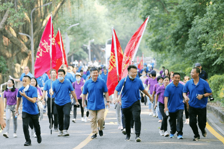 在奔跑中领略美景 倾听非遗文化故事  （通讯员：罗港君）11月5日上午|福永举办第二届凤凰山文旅（登山）节暨长跑日活动