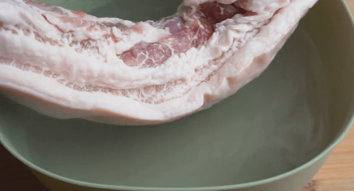 怎么解冻肉最快最好吃 9963118fcf9c4b459b889aacb6032a4a.png