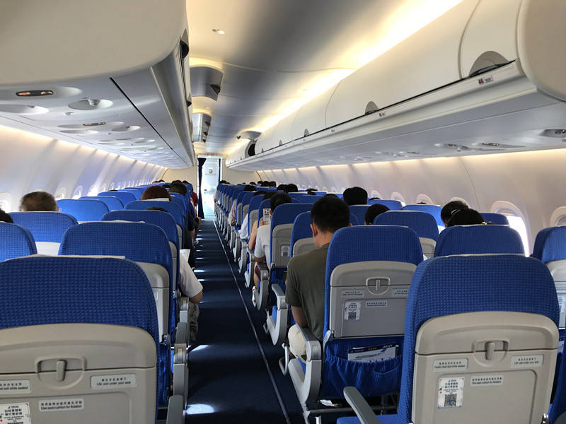 像卖家轿一样卖飞机arj21700飞机赢得航空公司的青睐