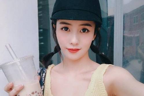 服装|白鹿在机场穿学生装，少女感十足似梦幻女友，谁看了不想谈恋爱？