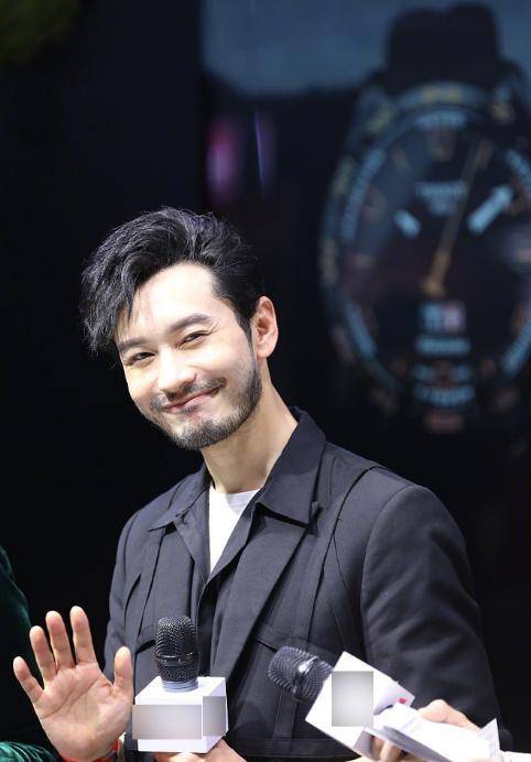 被43岁的黄晓明生图帅到,留络腮胡男人味足,不油腻反而很帅