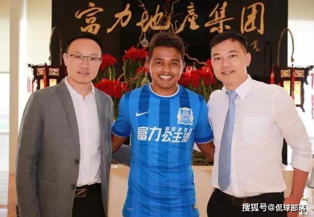 国足归化坏消息！足协拒绝归化巴西顶级中场，原因曝光俱乐部放弃_雷纳迪尼奥