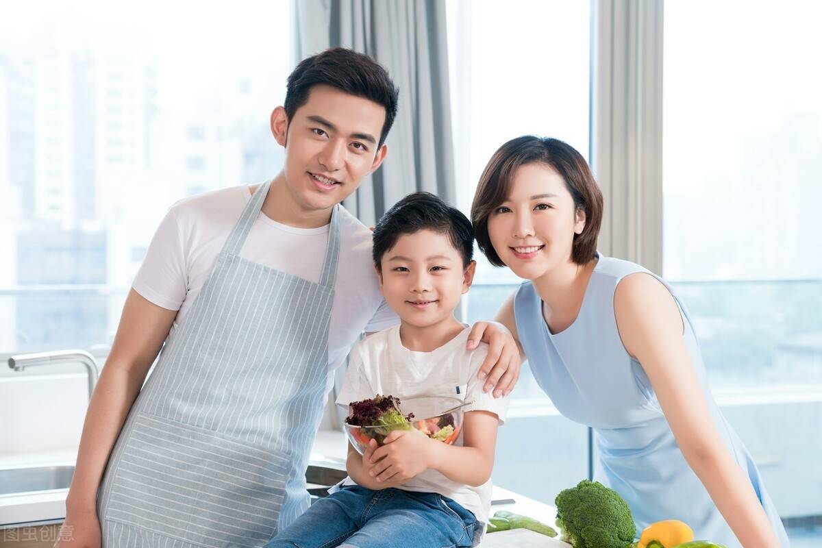 而且,在美国,那些生了三个女儿的家庭比拥有三个儿子的家庭,父母离婚