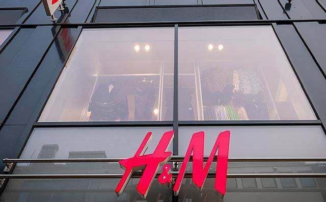 库存|跌落神坛的服装巨头：宁愿一年烧掉12吨库存，也不打折不降价