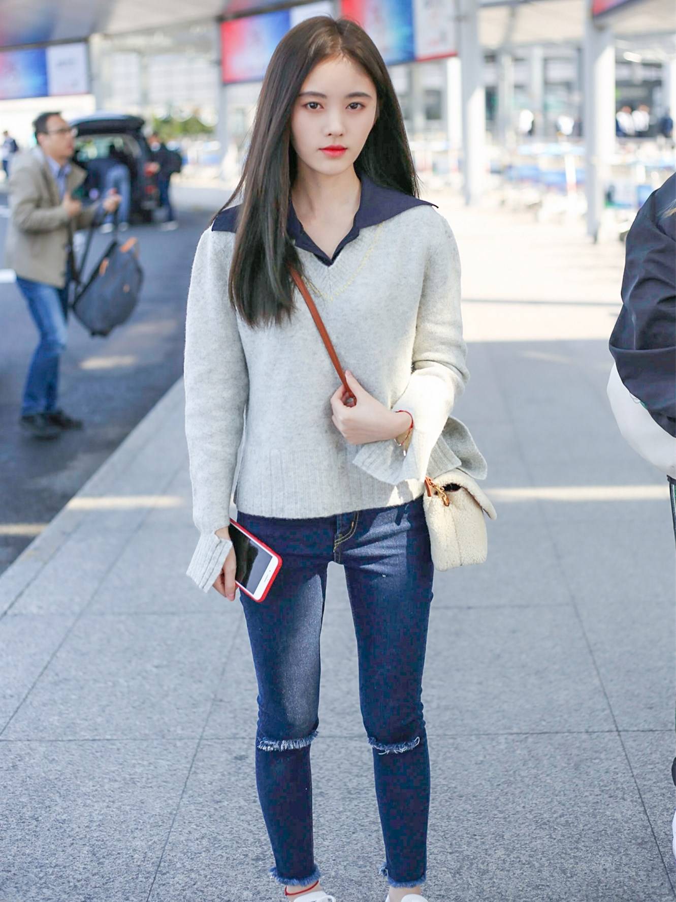 ff41bbae5aa7402e8c89200f6fcfd535.jpeg