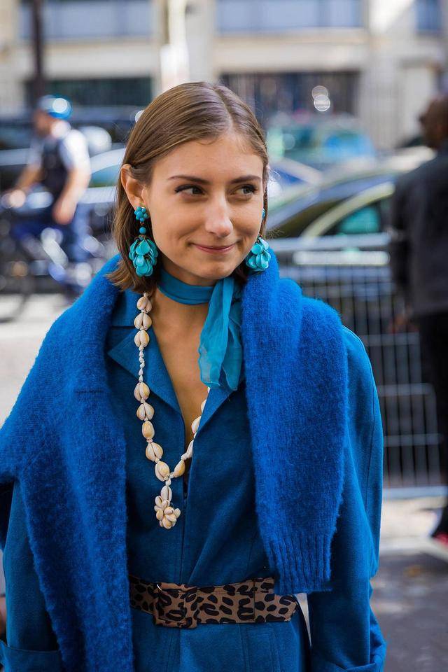 大衣|不懂配色请别乱穿!超详细的“色彩穿搭”,带你玩转秋冬大衣配色