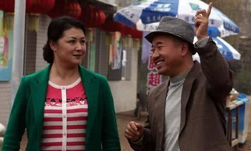 51岁王小利老婆近照，年轻貌美气质优雅，犹如