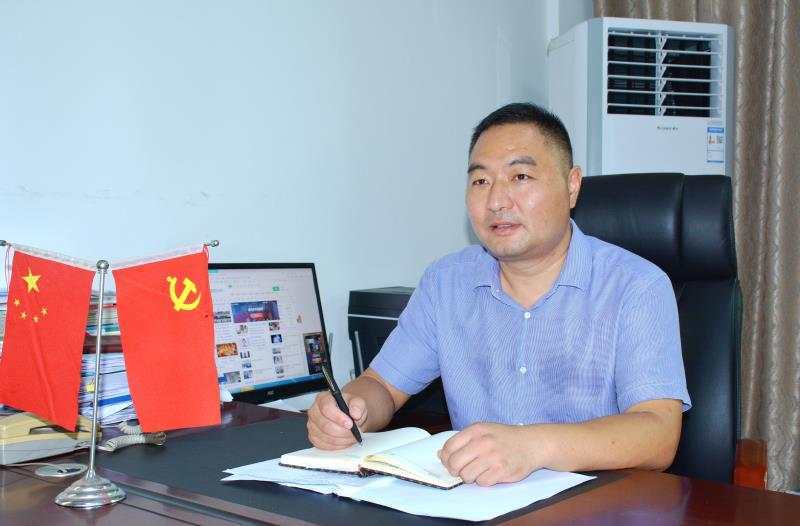 余江区实验初中校长李军辉:用智慧和汗水浇灌出满园桃李_手机搜狐网