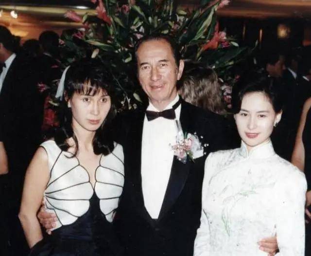 "千里寻妈"何猷邦细思极恐的身世之谜,与李连杰妻子还有联系?