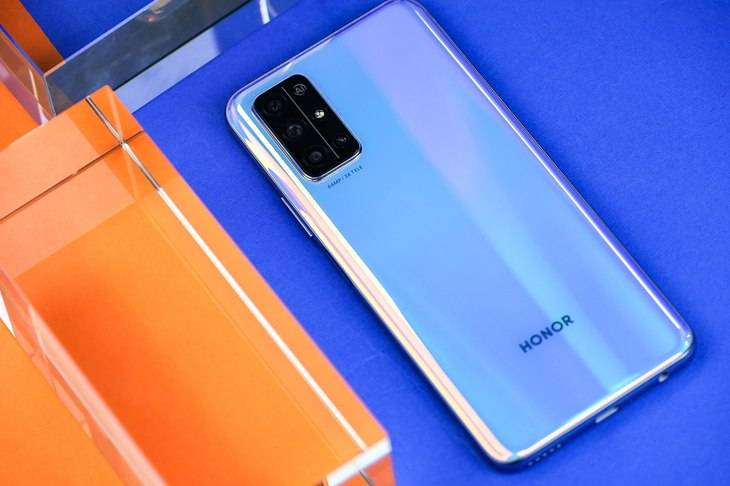 荣耀彻底发飙，双模5G+全焦段四摄+40W超级快充，