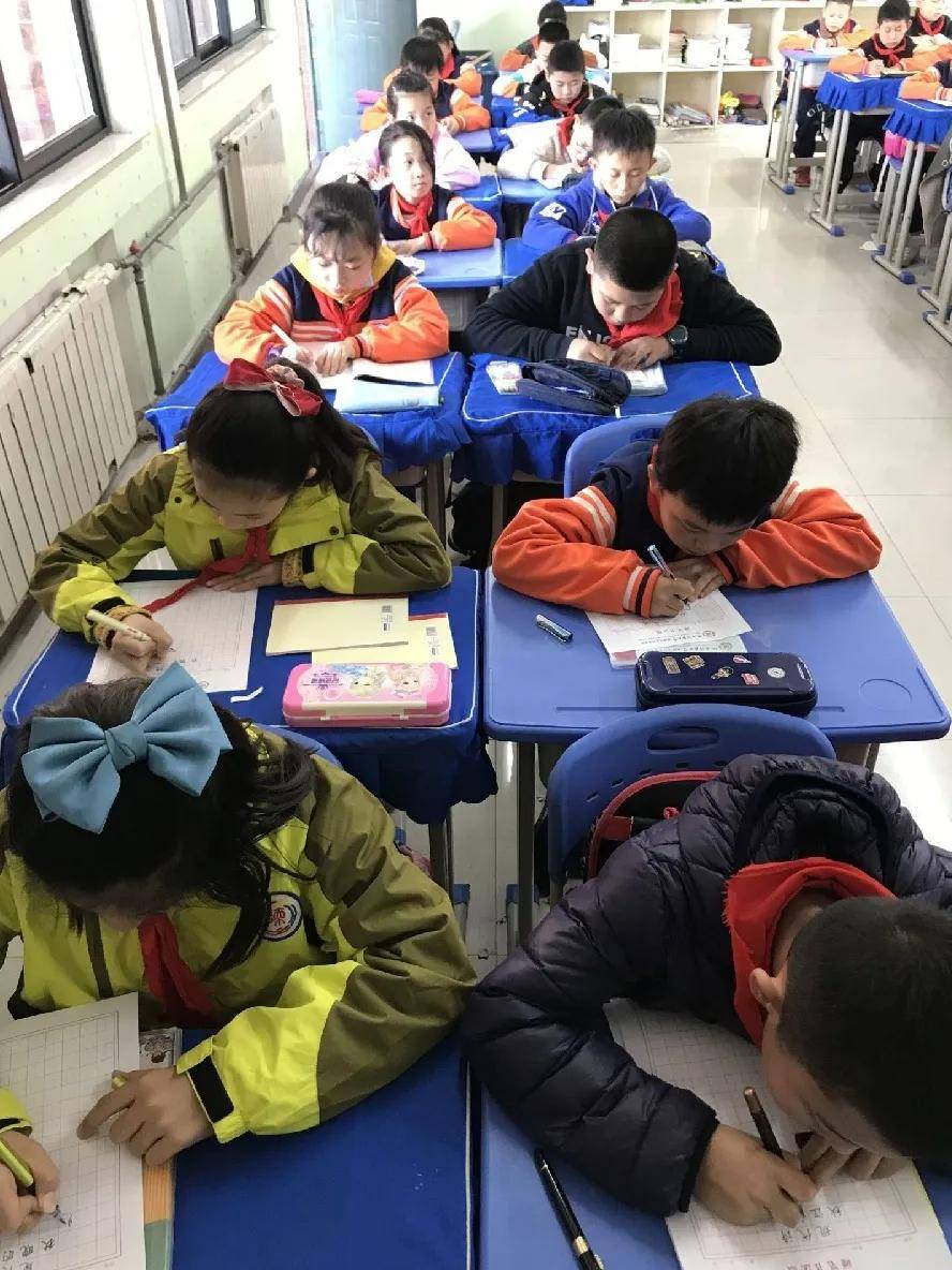 比赛|陕西师范大学奥林匹克花园学校小学部举行高段硬笔书写大赛