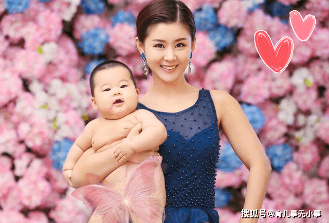 李小萌儿子"肥头大耳式"长大,大脸大耳双下颌,福气满满招人爱