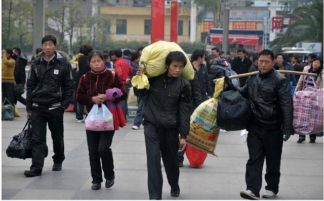 还没进农历十月,农民工早早就"卷铺盖"走人了?这是为啥?