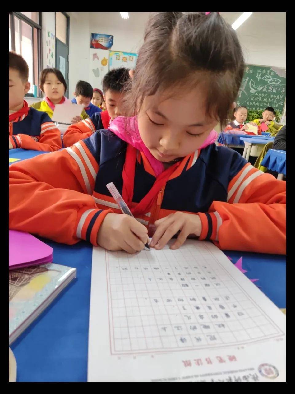 比赛|陕西师范大学奥林匹克花园学校小学部举行高段硬笔书写大赛