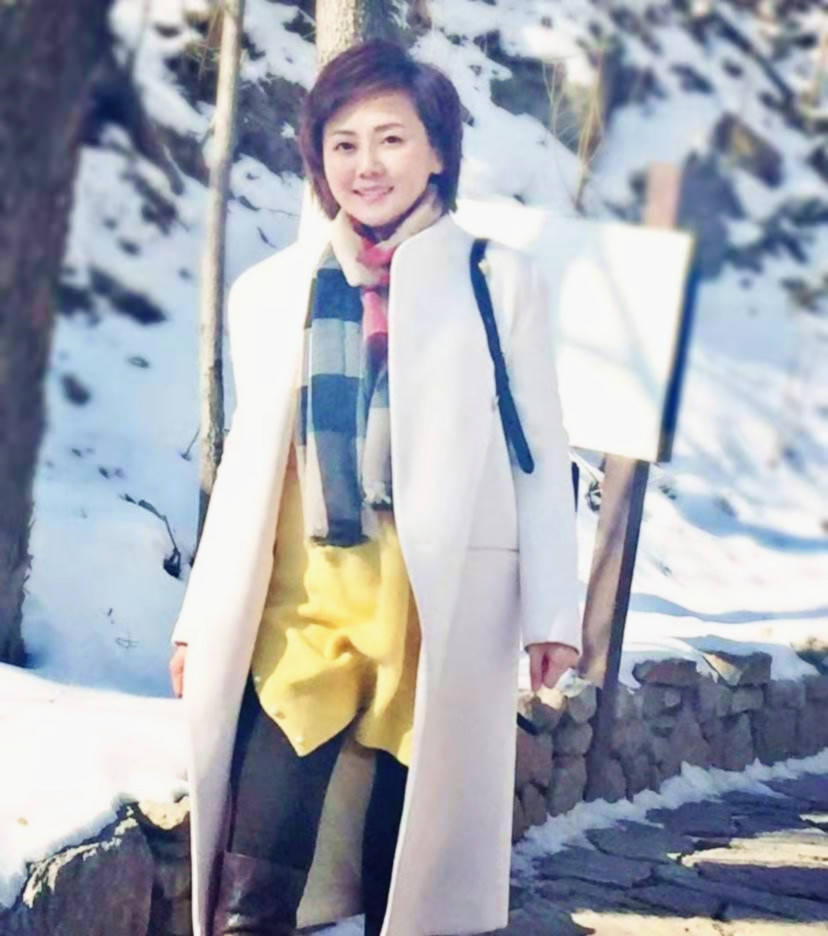 央视美女柴璐记得么?曾是省高考双冠王 42岁仍单身搭配也低调