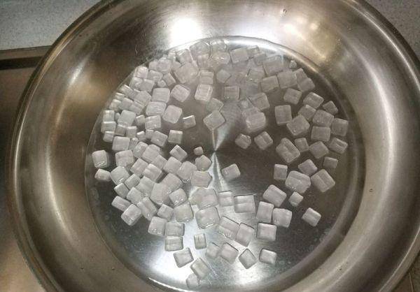 在家怎么做冰糖葫芦熬糖浆 3040a5ba2248436fb27d0e8c4a08da2c.jpeg