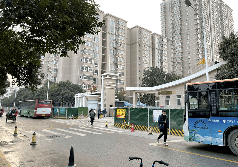 实踩!融创·宸阅和鸣&龙湖·天曜城东两大品质纯新盘,你怎么选?-搜狐大视野-搜狐新闻