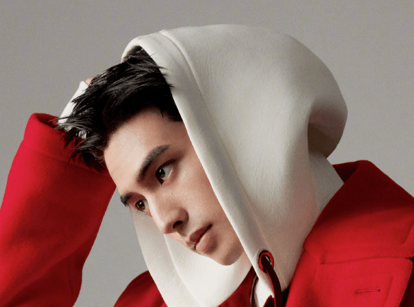 眉骨|这顶流爱豆到底do崩了什么？硅胶感也太重了...