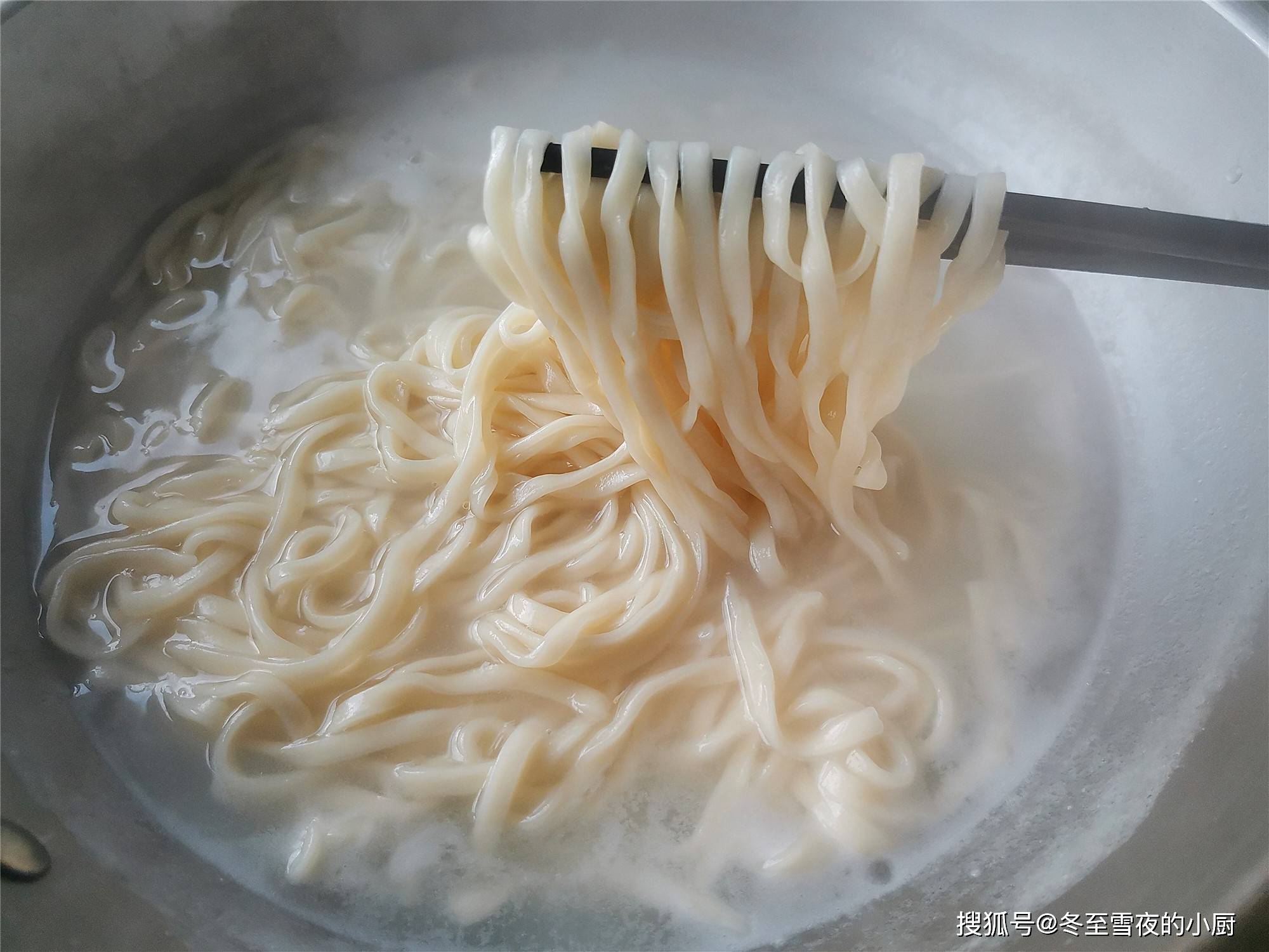 c199ef3f5b024d72ab8d2653f18c15ef.jpeg