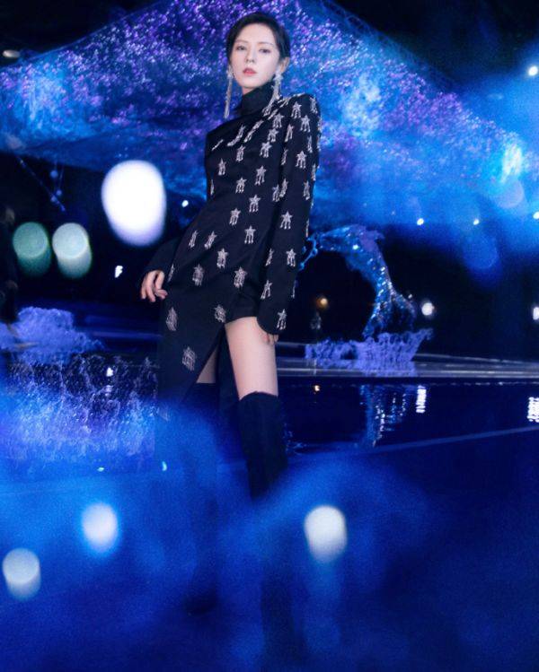 毒液|王思聪“最美前任”名不虚传！看她穿毒液装后，我看自闭了